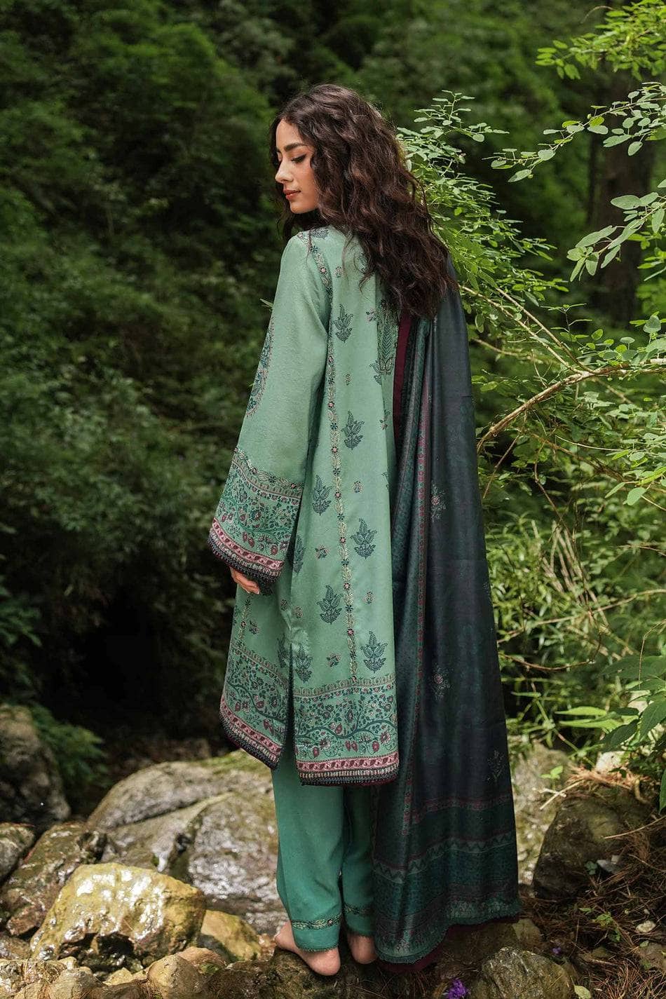 Img_coco_by_zara_shahjahan_winter_22_awwal_boutique
