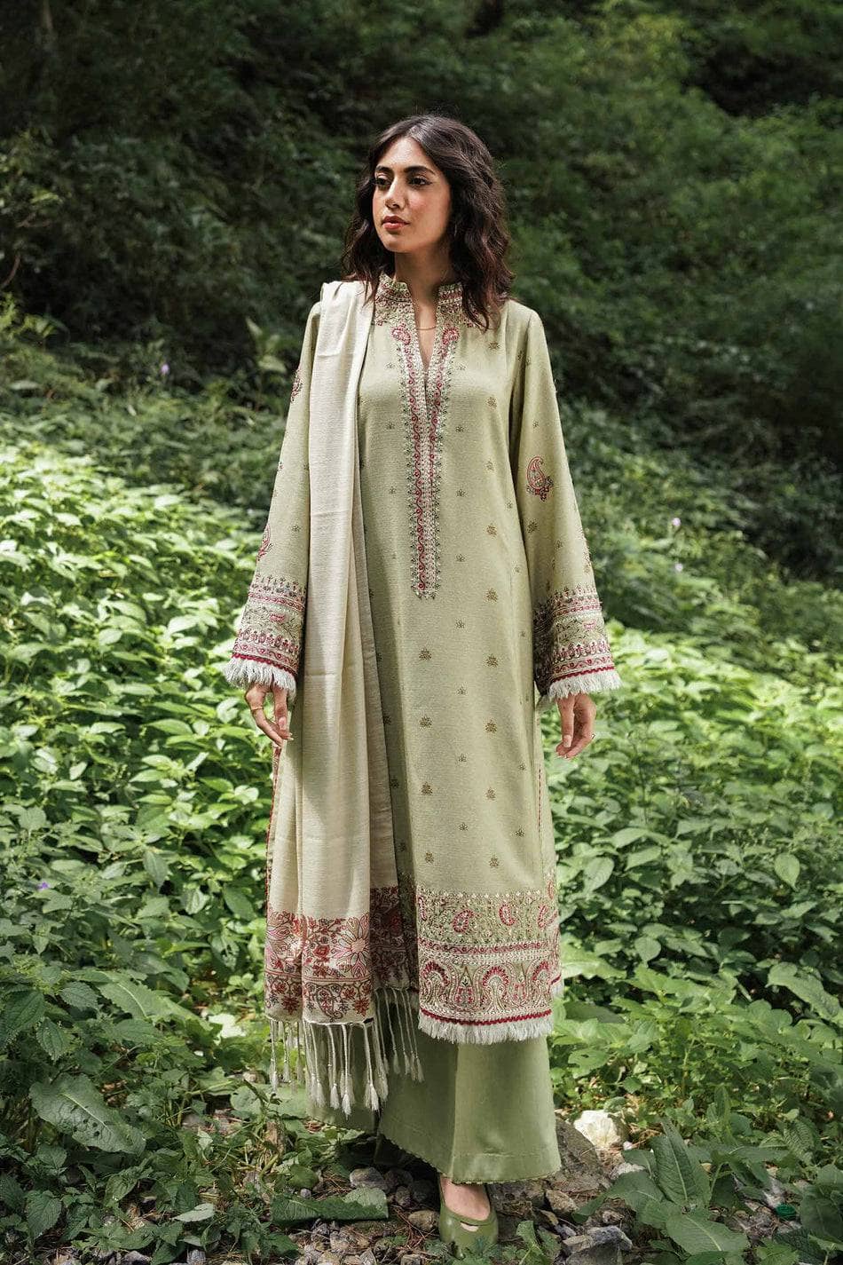 Img_coco_by_zara_shahjahan_winter_22_awwal_boutique