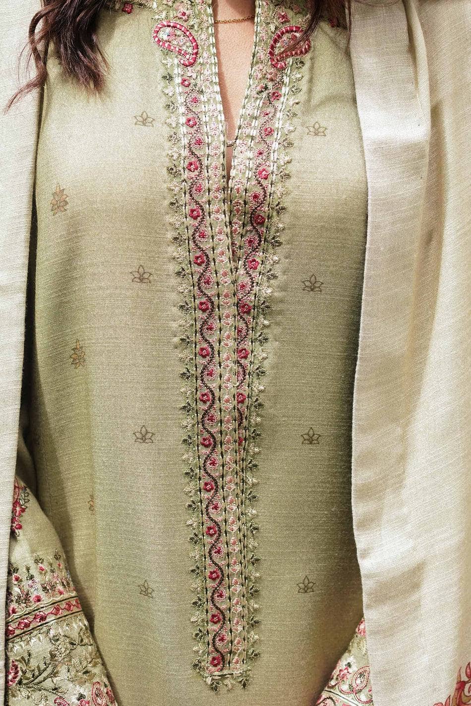 Img_coco_by_zara_shahjahan_winter_22_awwal_boutique