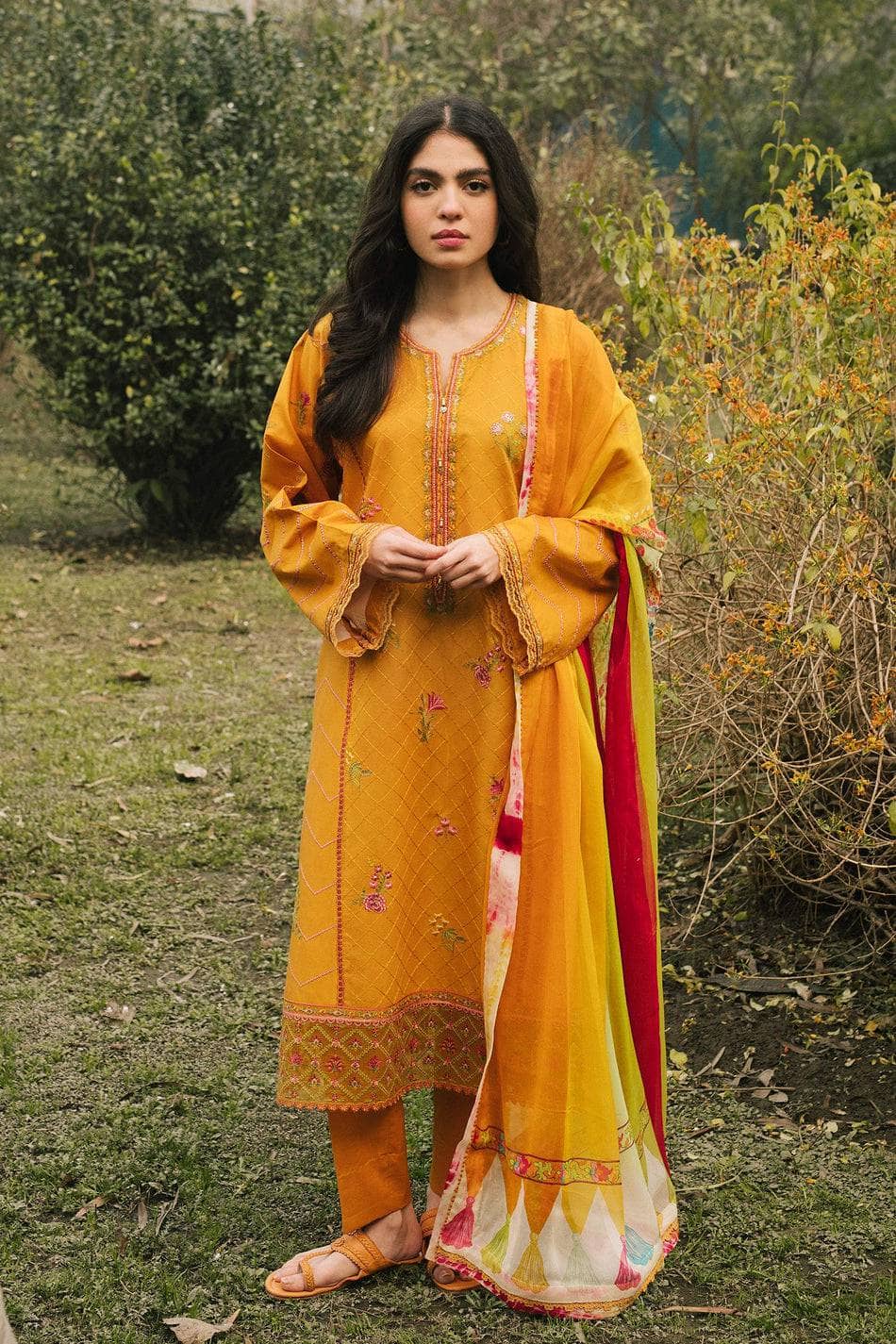 img_coco_lawn_2022_by_zara_shahjahan_awwal_boutique