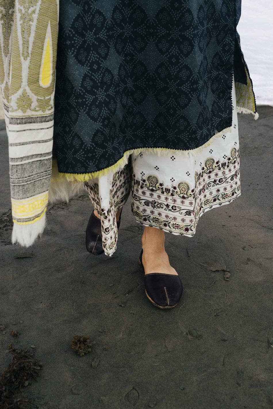 img_coco_by_zara_shahjahan_lawn_2021_awwal_boutoque