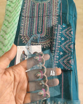 img_coco_lawn_23_awwal_boutique