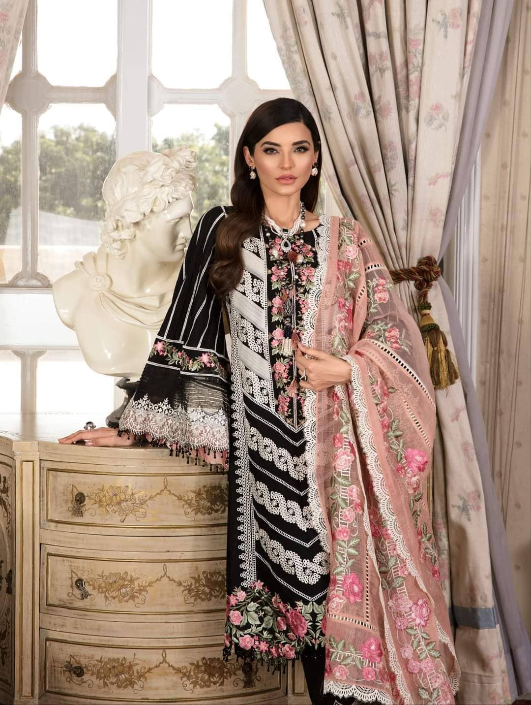 img_crimson_lawn_by_saira_shakira_2021_awwal_boutique