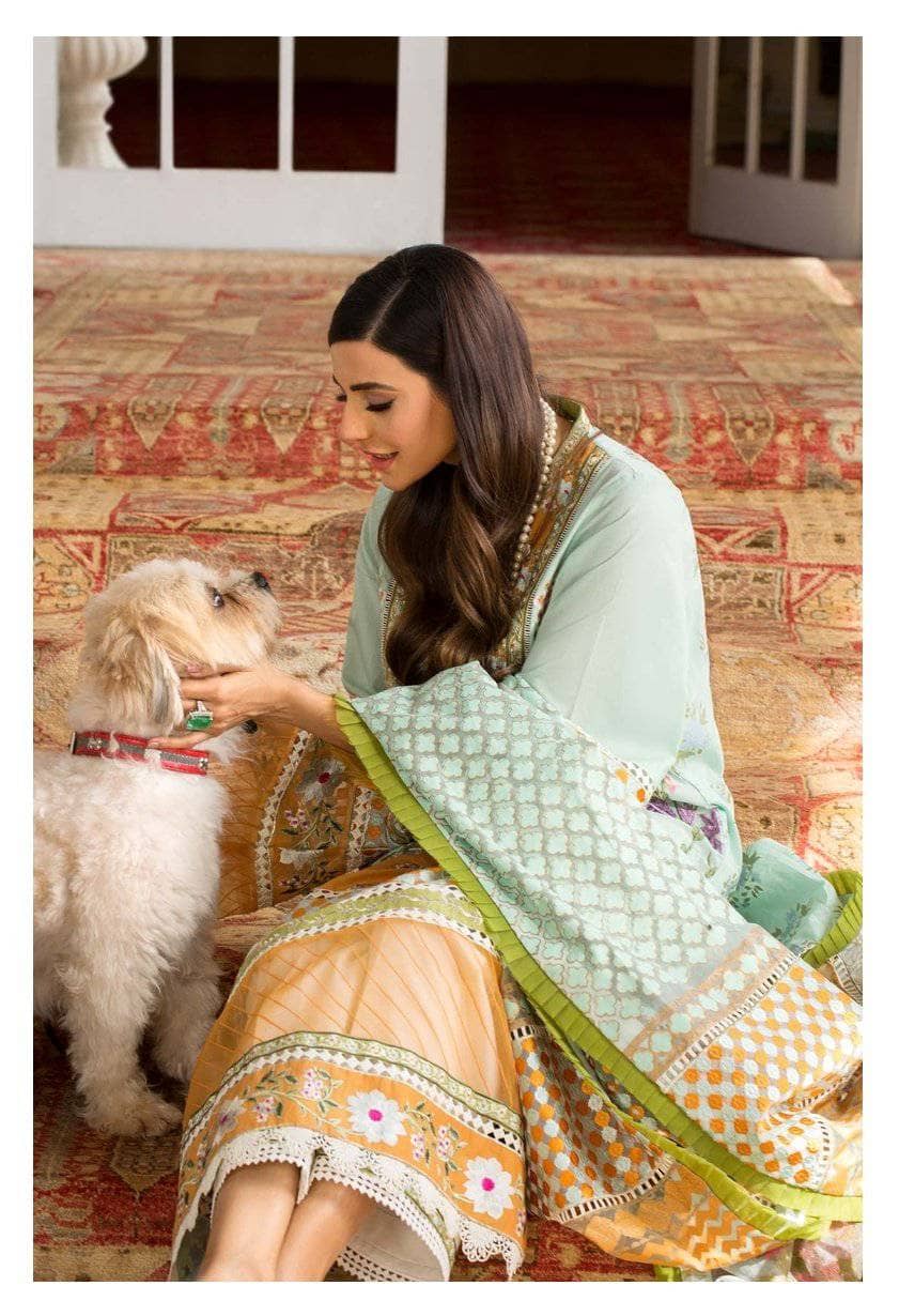 img_crimson_lawn_by_saira_shakira_awwal_boutique