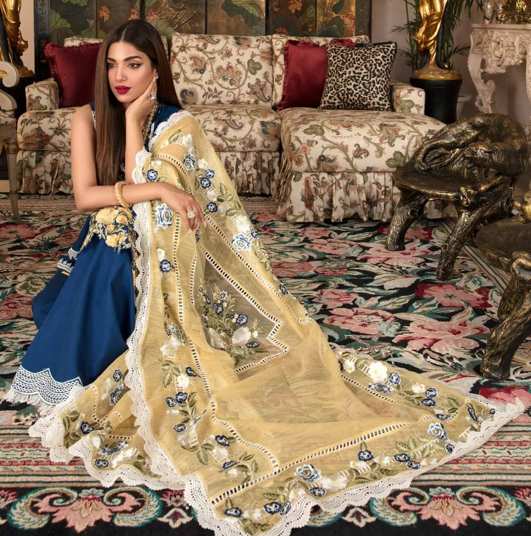 img_crimson_lawn_by_saira_shakira_awwal_boutique