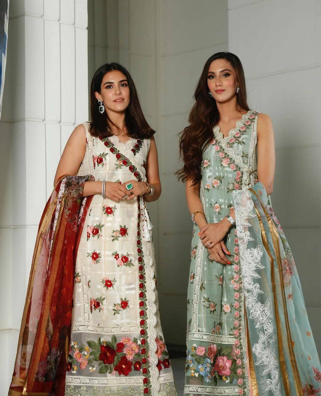 img_crimson_lawn_by_saira_shakira_awwal_boutique