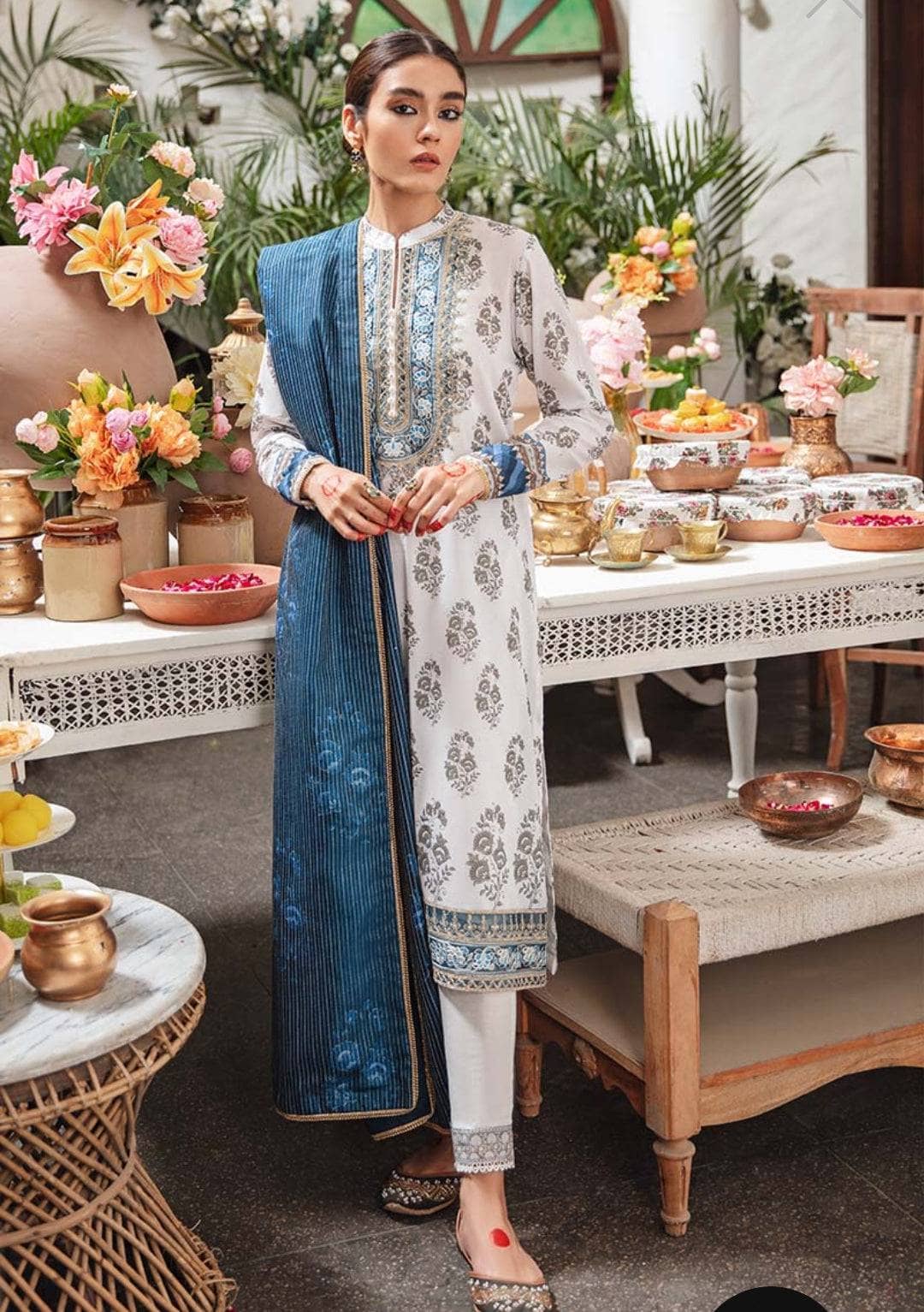 img_cross_stitch_eid_lawn_22_awwal_boutique