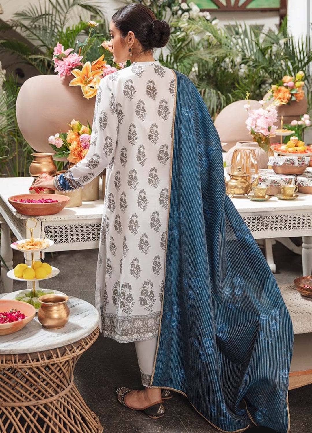 img_cross_stitch_eid_lawn_22_awwal_boutique