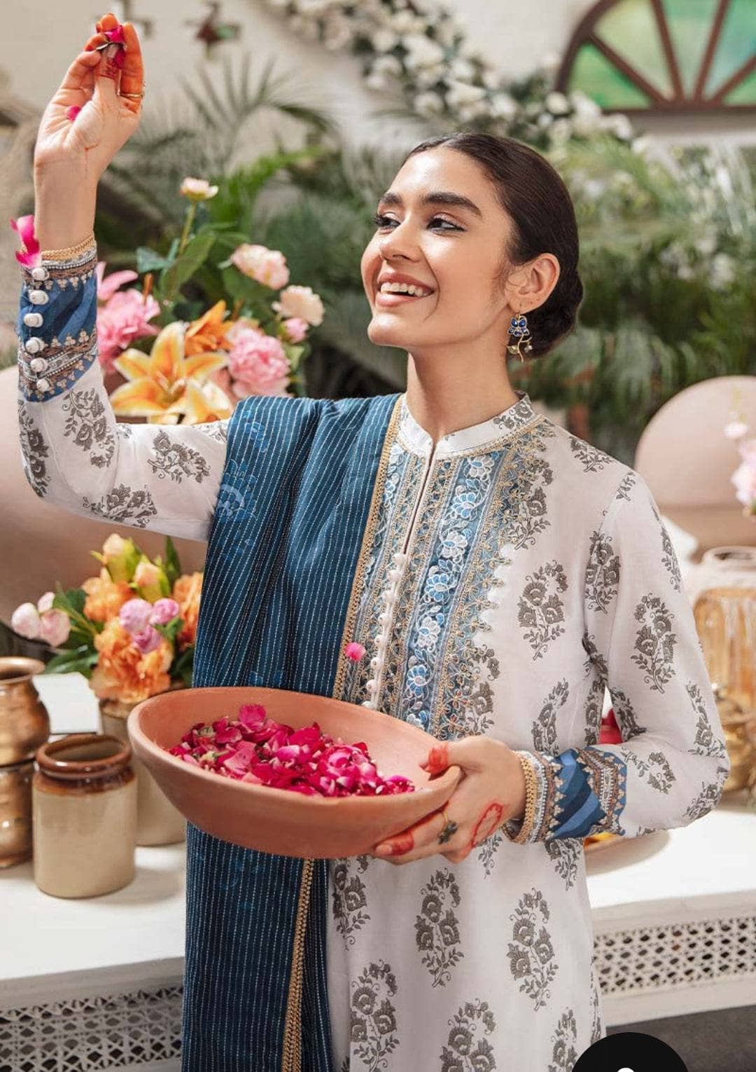 img_cross_stitch_eid_lawn_22_awwal_boutique