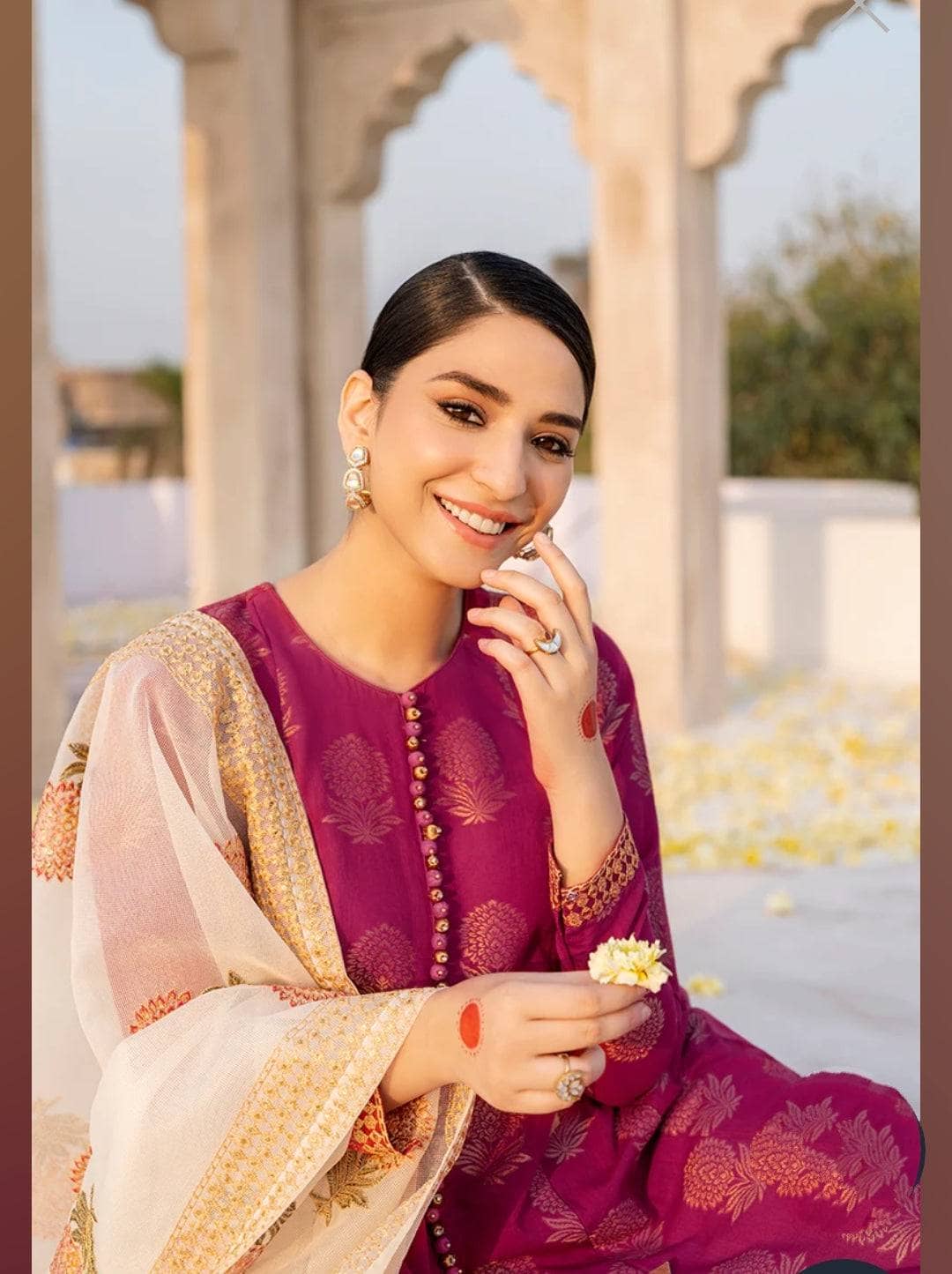 img_cross_stitch_eid_lawn_23_awwal_boutique