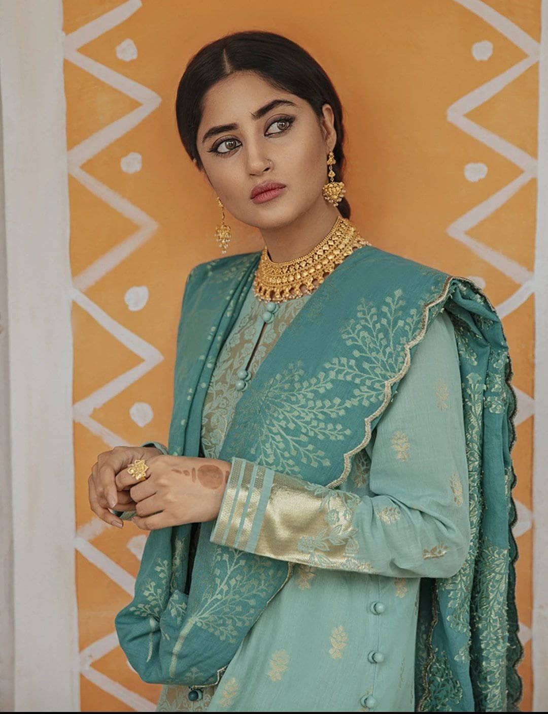 img_cross_stitch_eid_lawn_2021_awwal_boutique