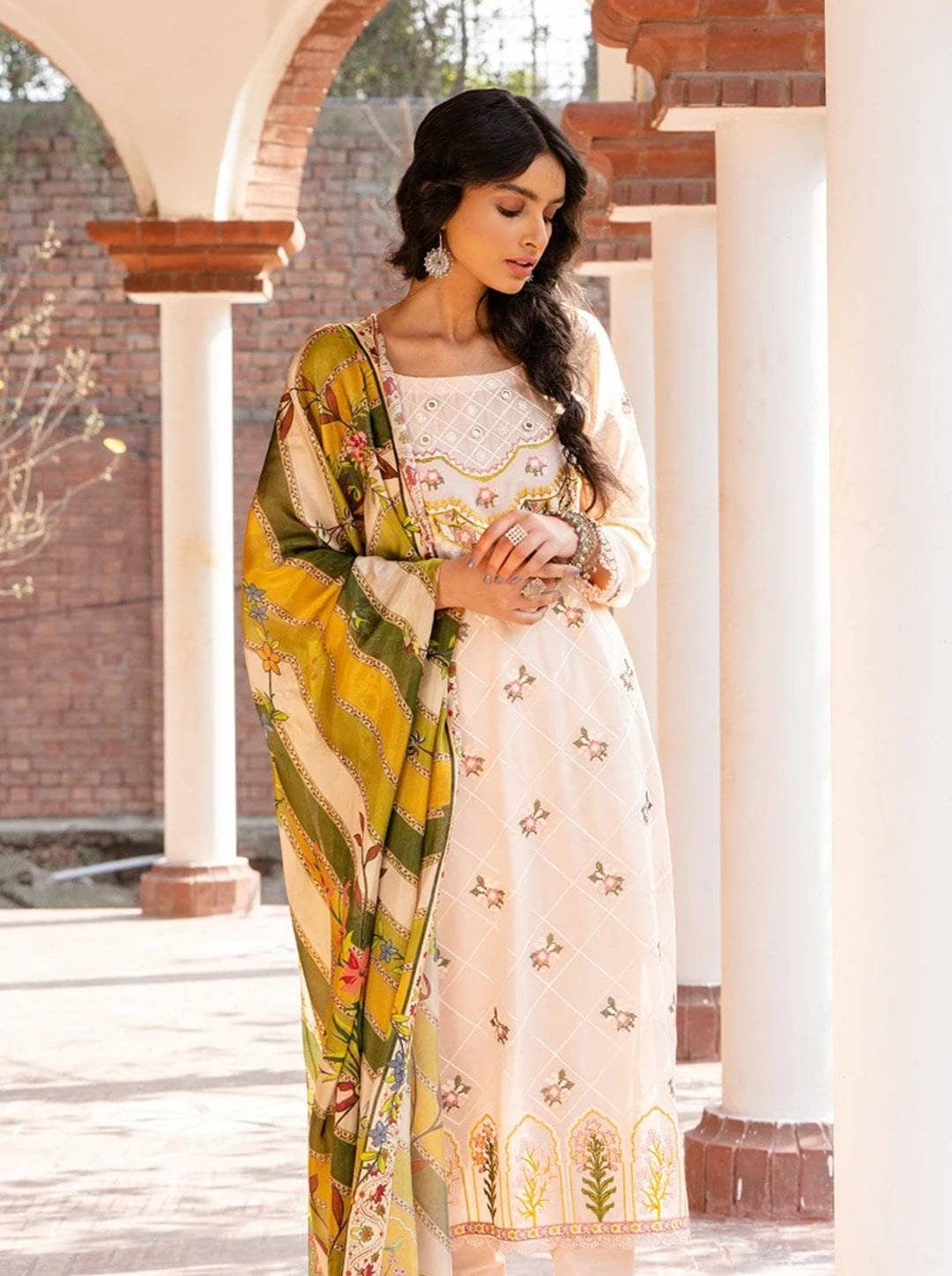 img_cross_stitch_lawn_2021_awwal_boutique