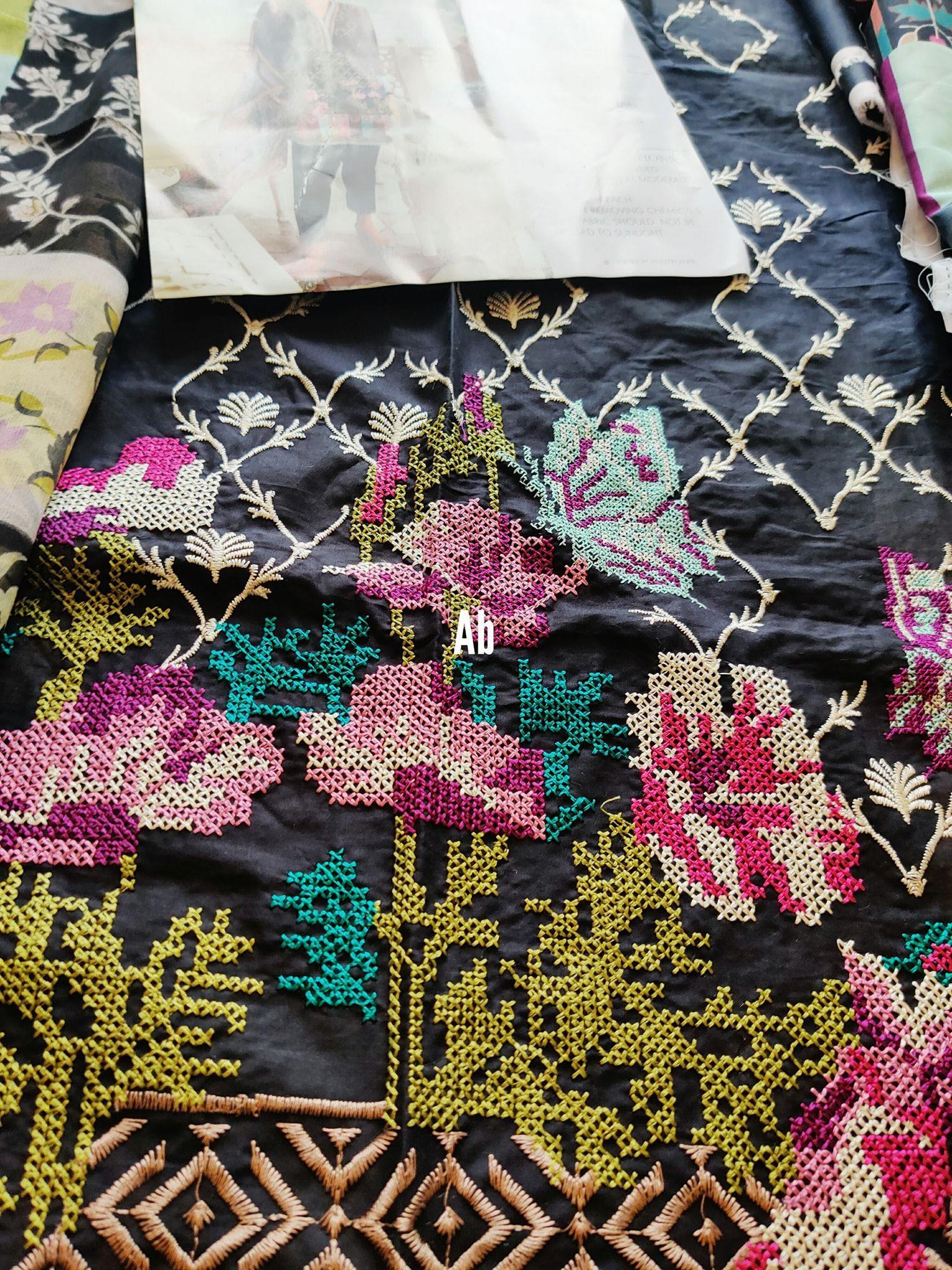 img_cross_stitch_sheesh_mahal_lawn_awwal_boutique