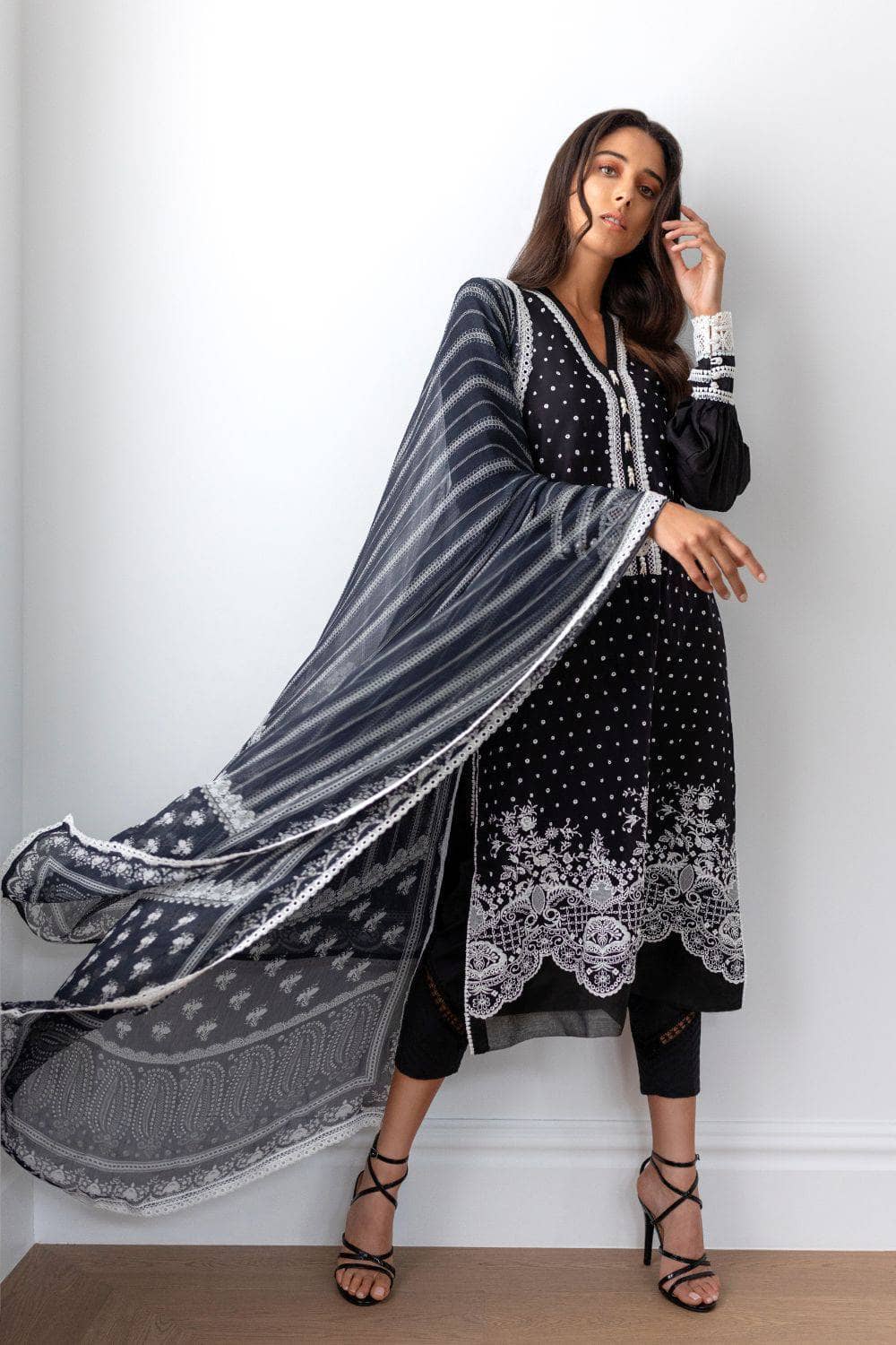 img_sobia_nazir_monochrome_lawn_2021_awwal_boutique