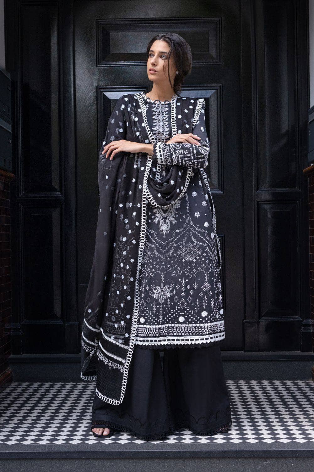 img_sobia_nazir_monochrome_lawn_2021_awwal_boutique