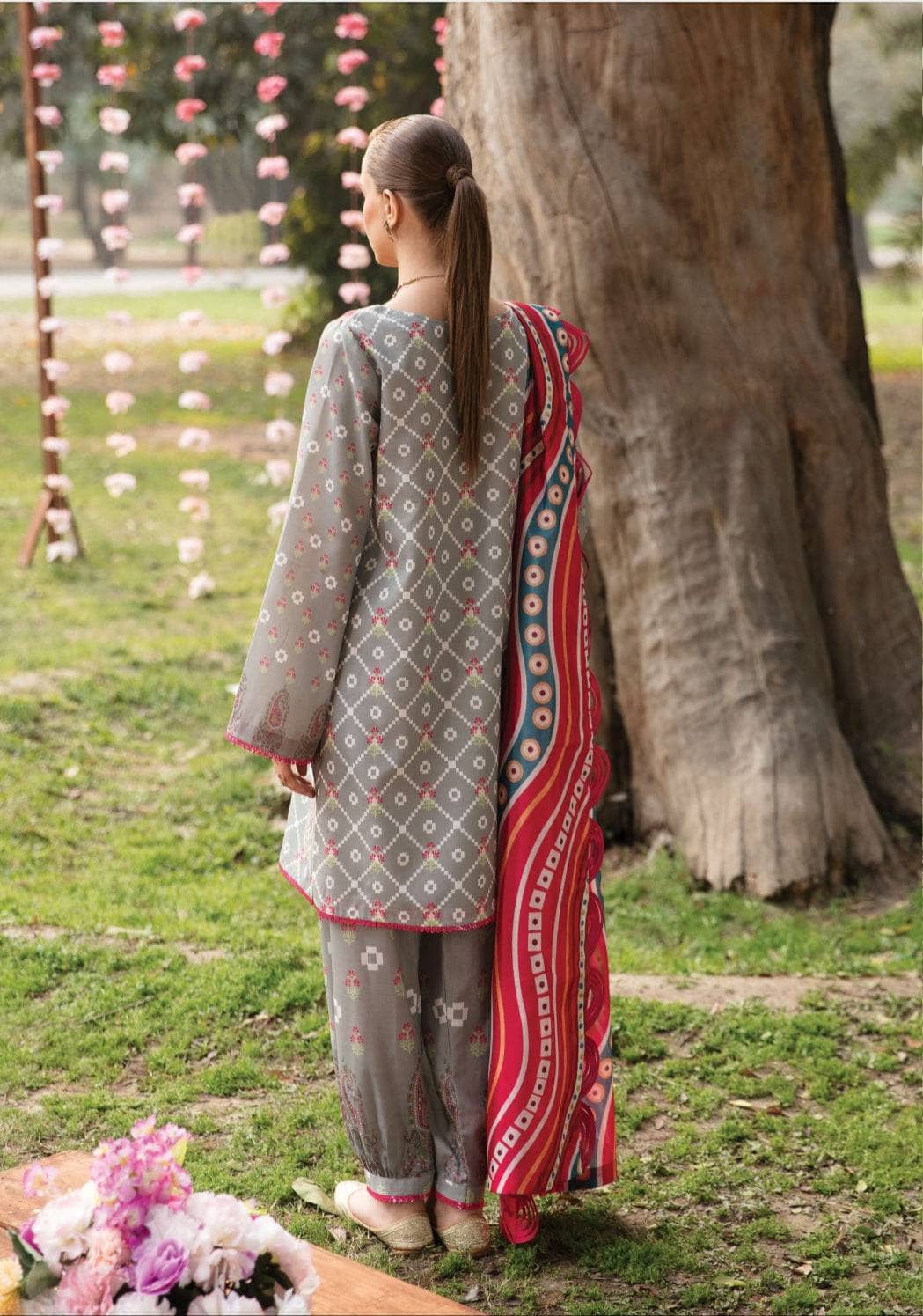 img_afrozeh_ayzel_lawn_23_awwal_boutique