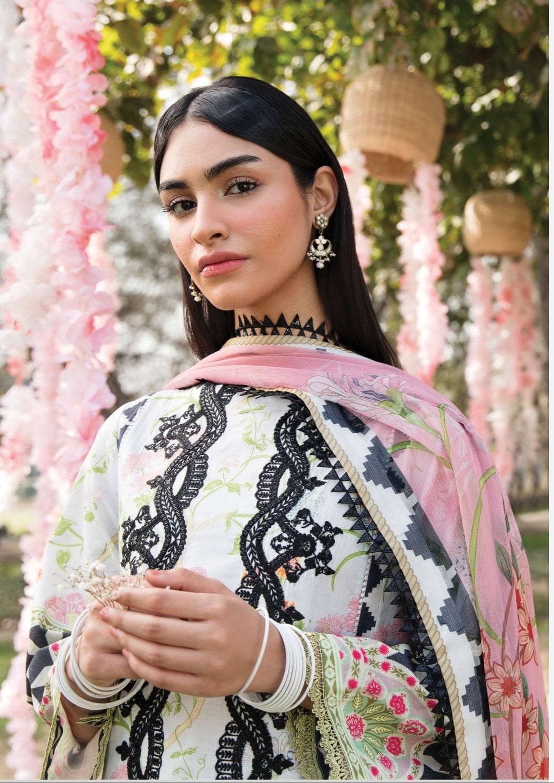 img_afrozeh_ayzel_lawn_23_awwal_boutique