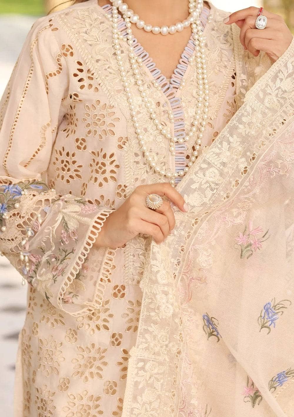 img_elaf_festive_chikankari_lawn_23_awwal_boutique