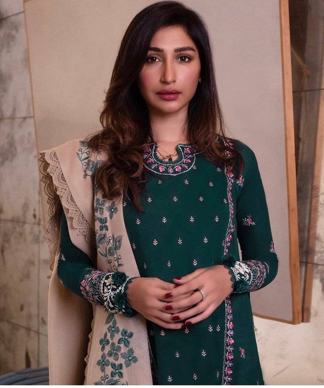 img_spotted_in_zaha_winter_awwal_boutique