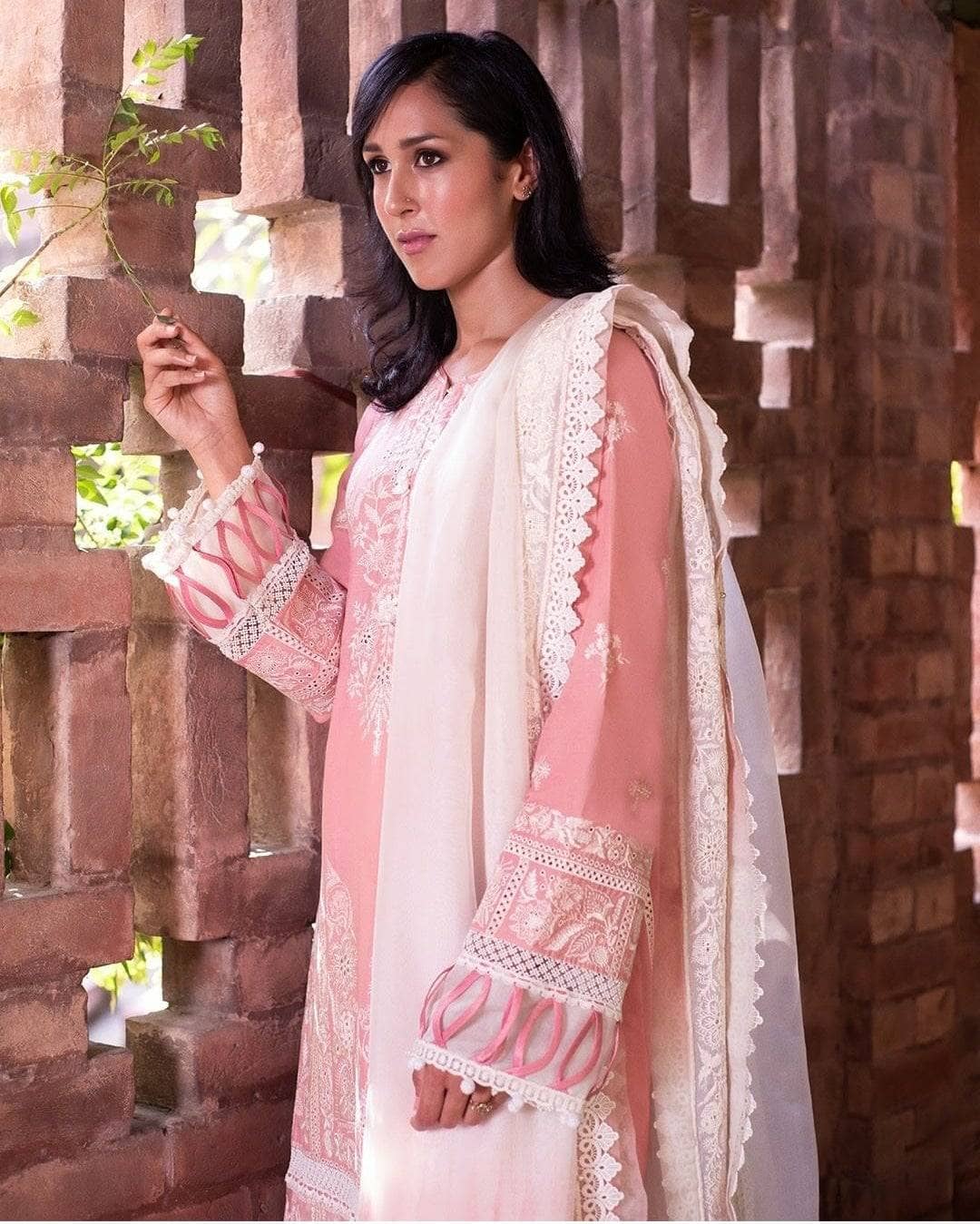 img_elan_luxury_lawn_shalimar_awwal_boutique