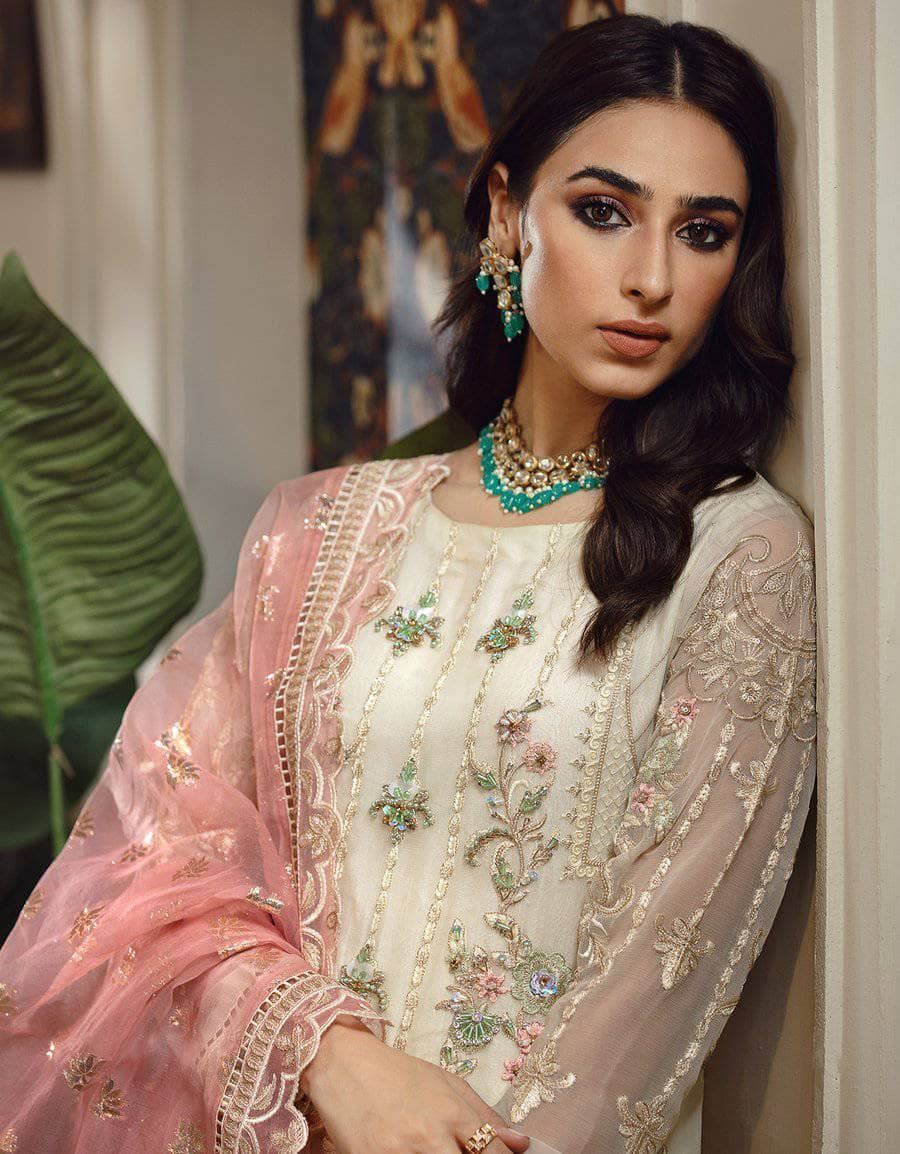 img_emaan_adeel_belle_robe_wedding_edition_awwal_boutique