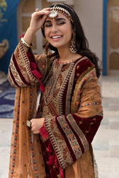 img_emaan_adeel_velvet_awwal_boutique