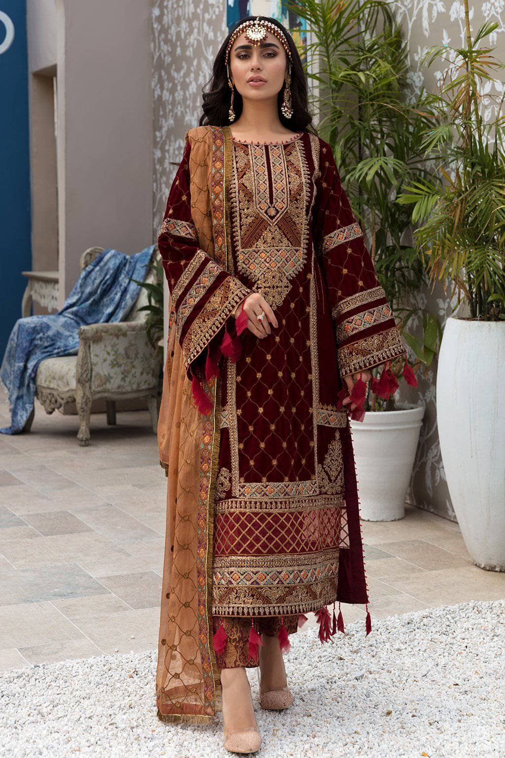 img_emaan_adeel_velvet_awwal_boutique