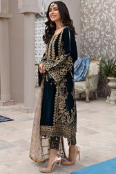 img_emaan_adeel_velvet_awwal_boutique