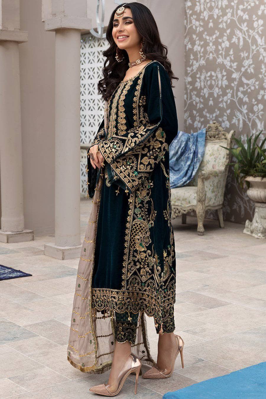 img_emaan_adeel_velvet_awwal_boutique