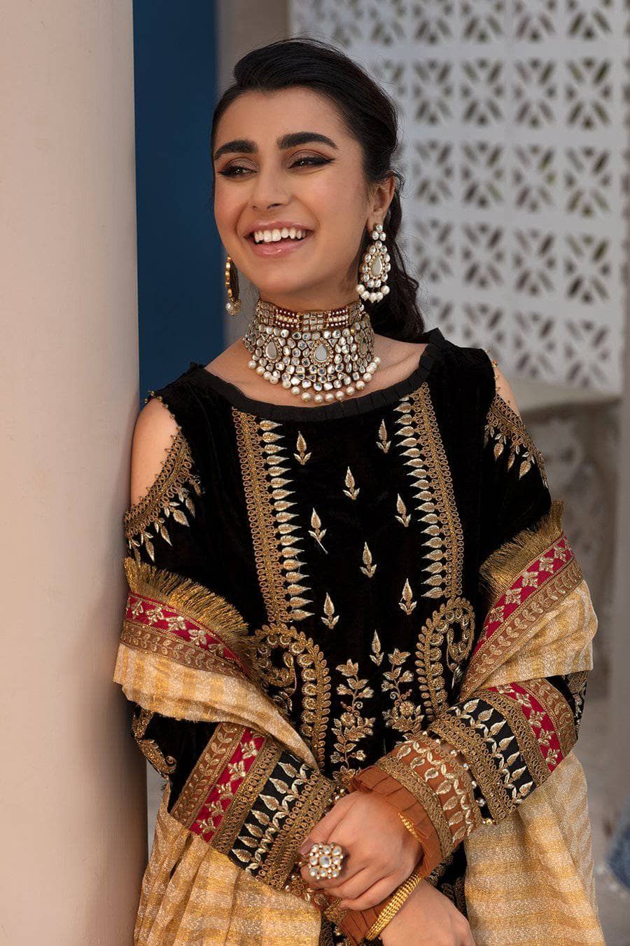 img_emaan_adeel_velvet_awwal_boutique