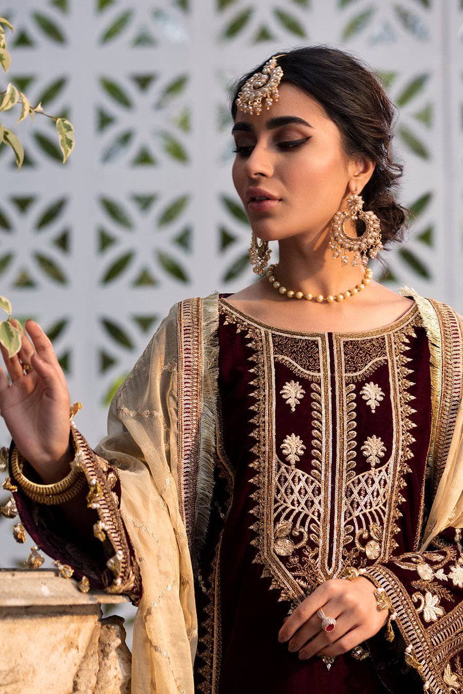 img_emaan_adeel_velvet_awwal_boutique