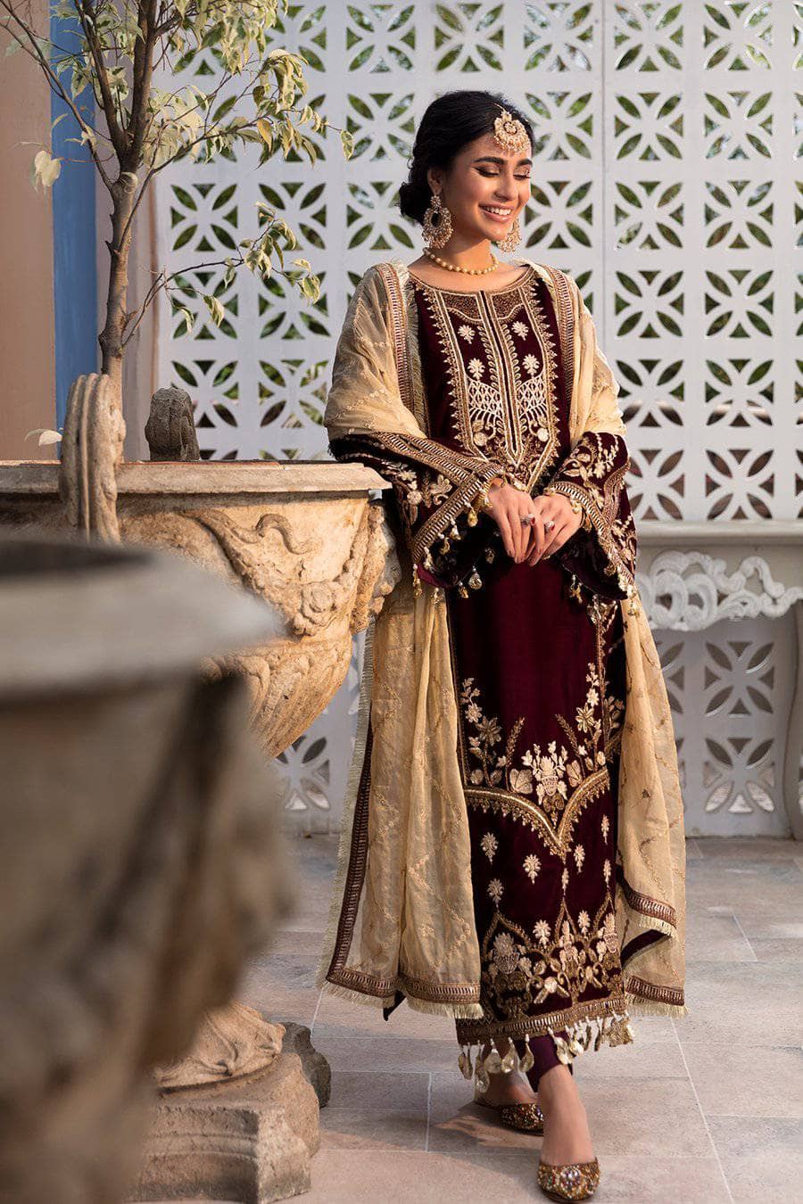 img_emaan_adeel_velvet_awwal_boutique