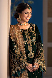 img_emaan_adeel_velvet_awwal_boutique