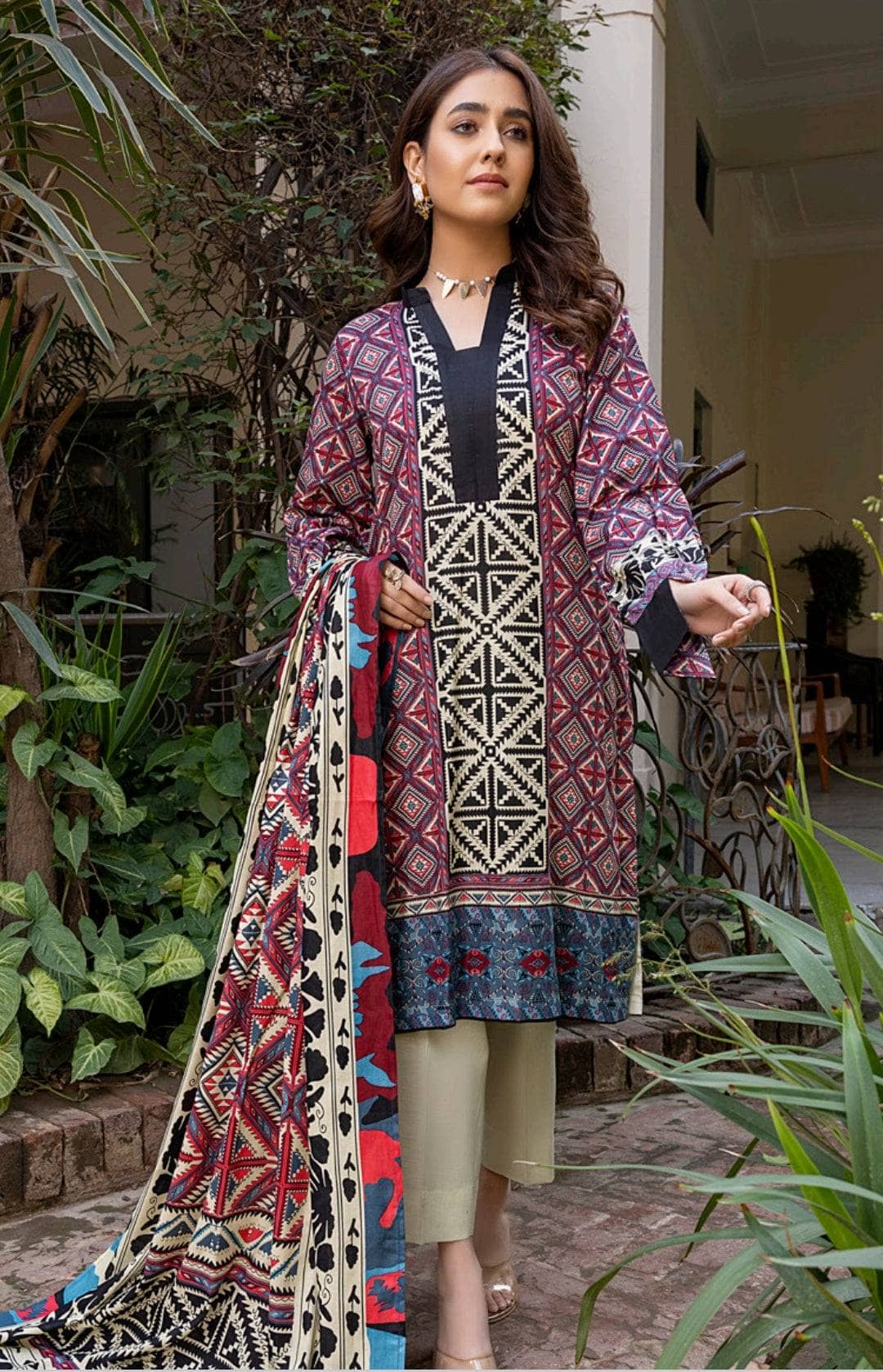 img_erum_misha_printed_lawn_by_z_s_textiles_awwal_boutique