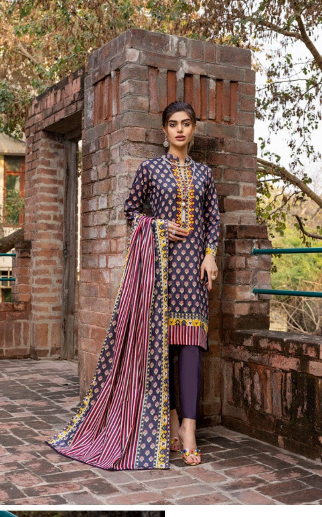 img_erum_misha_printed_lawn_by_z_s_textiles_awwal_boutique