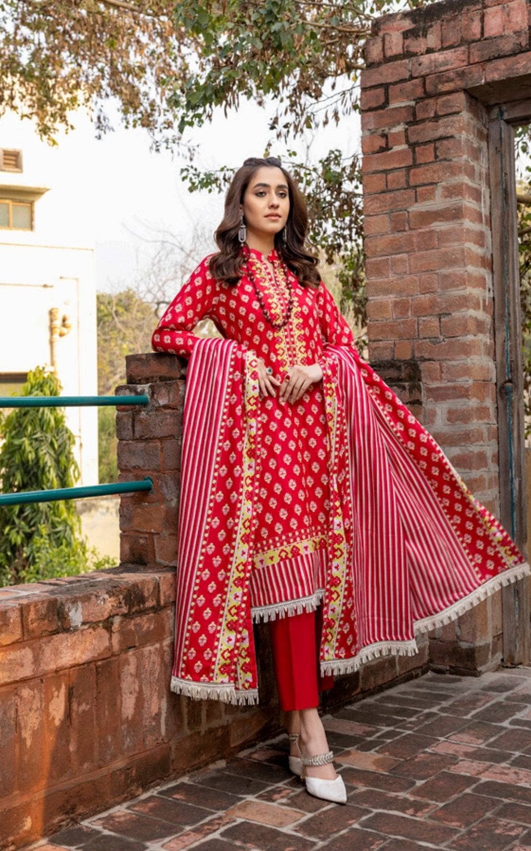 img_erum_misha_printed_lawn_by_z_s_textiles_awwal_boutique