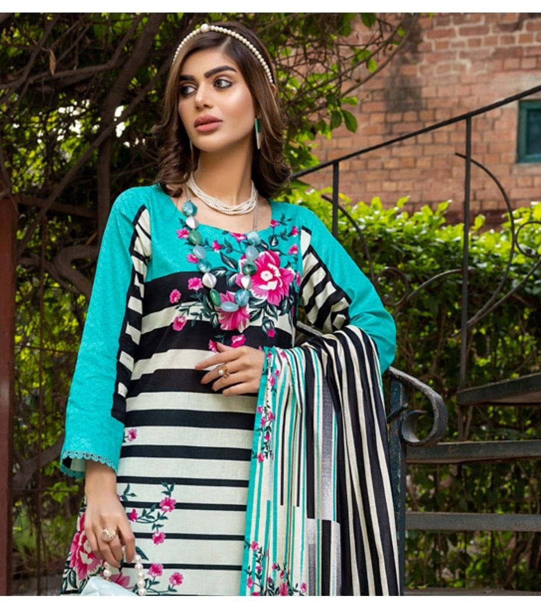 img_erum_misha_printed_lawn_by_z_s_textiles_awwal_boutique