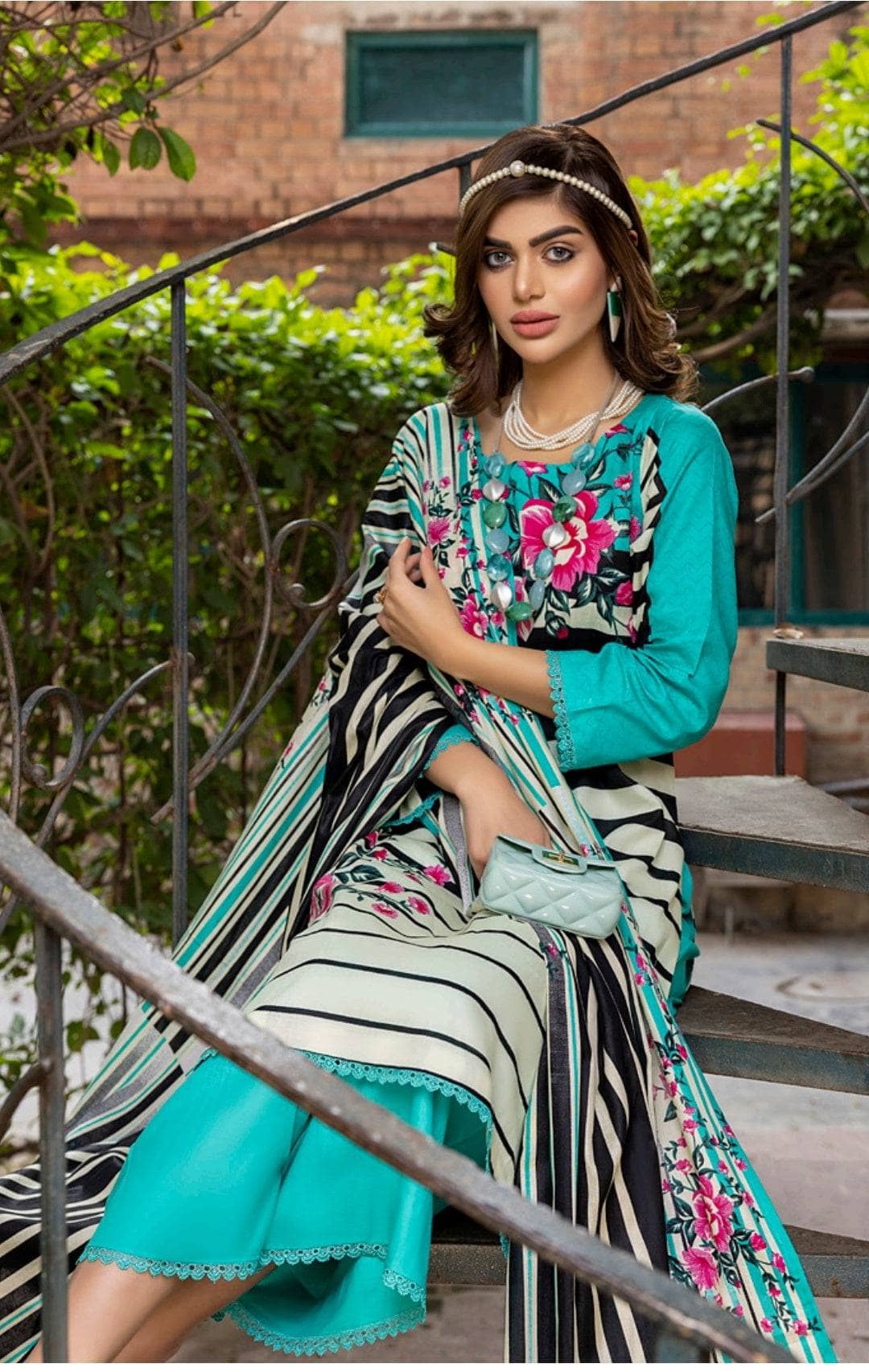 img_erum_misha_printed_lawn_by_z_s_textiles_awwal_boutique