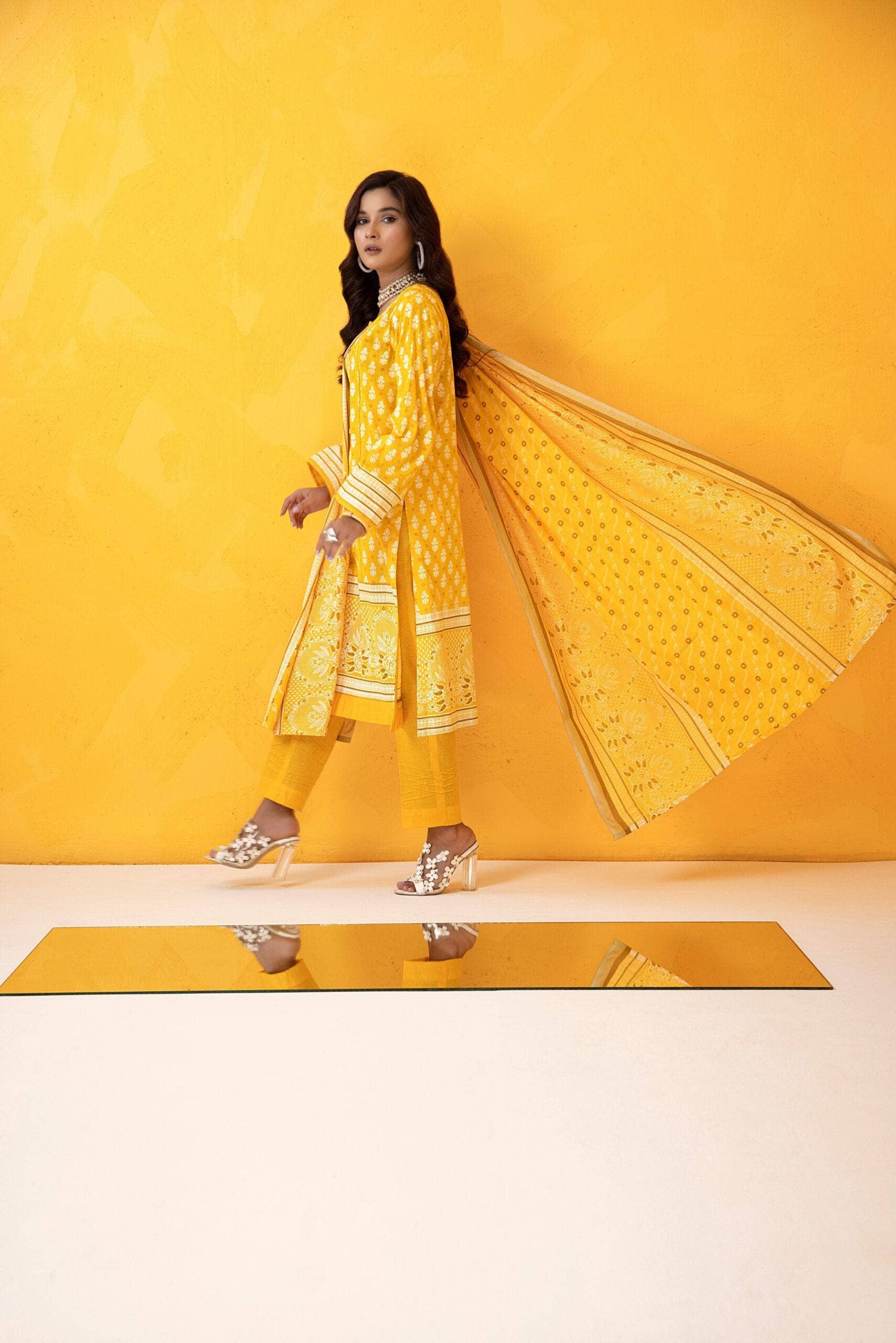img_erum_misha_lawn_22_awwal_boutique