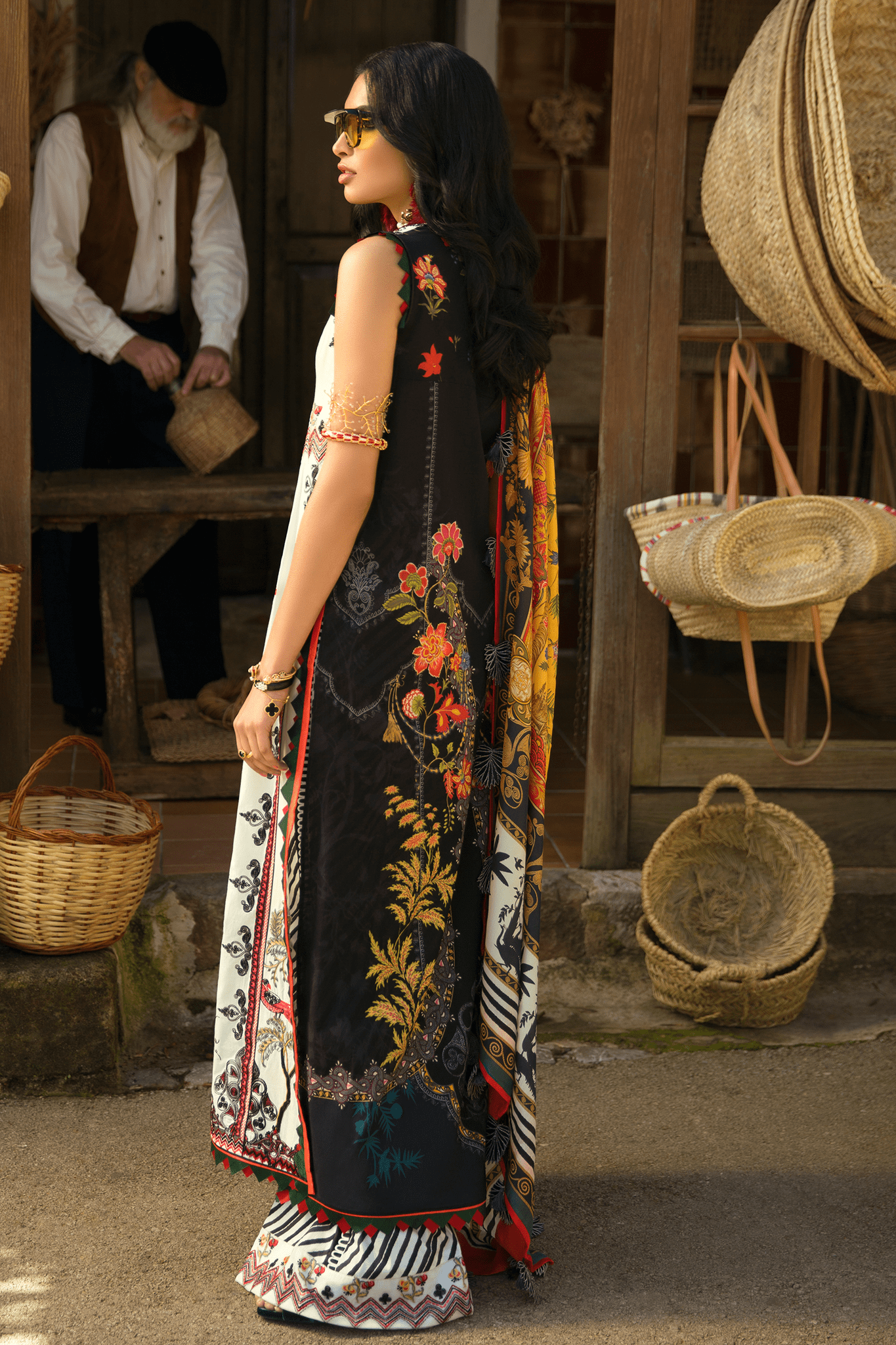 Élan Luxury Lawn Collection 2019 – EL-13 B (ENCANTADA)