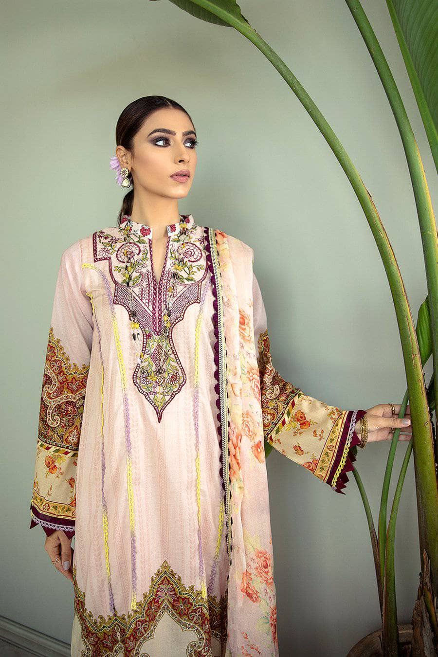 img_faixa_faixan_by_ittehad_lawn_2021_awwal_boutique