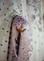 img_farah_talib_aziz_lawn_22_awwal_boutique