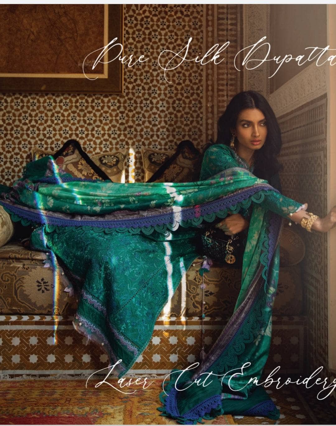 img_farah_talib_aziz_lawn_23_awwal_boutique