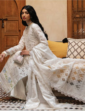 img_farah_talib_aziz_lawn_23_awwal_boutique
