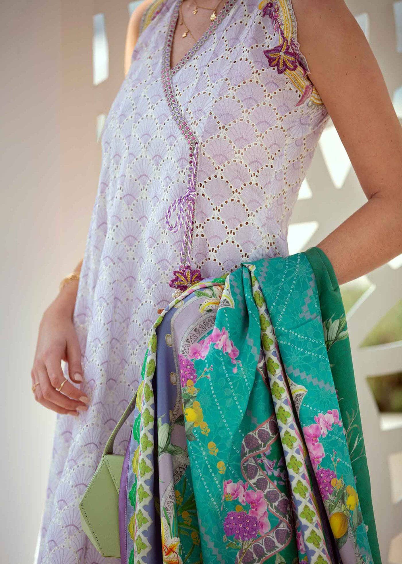 img_farah_talib_aziz_lawn_2021_awwal_boutique