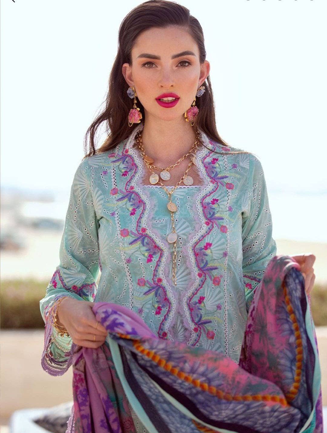 img_farah_talib_aziz_lawn_2021_awwal_boutique