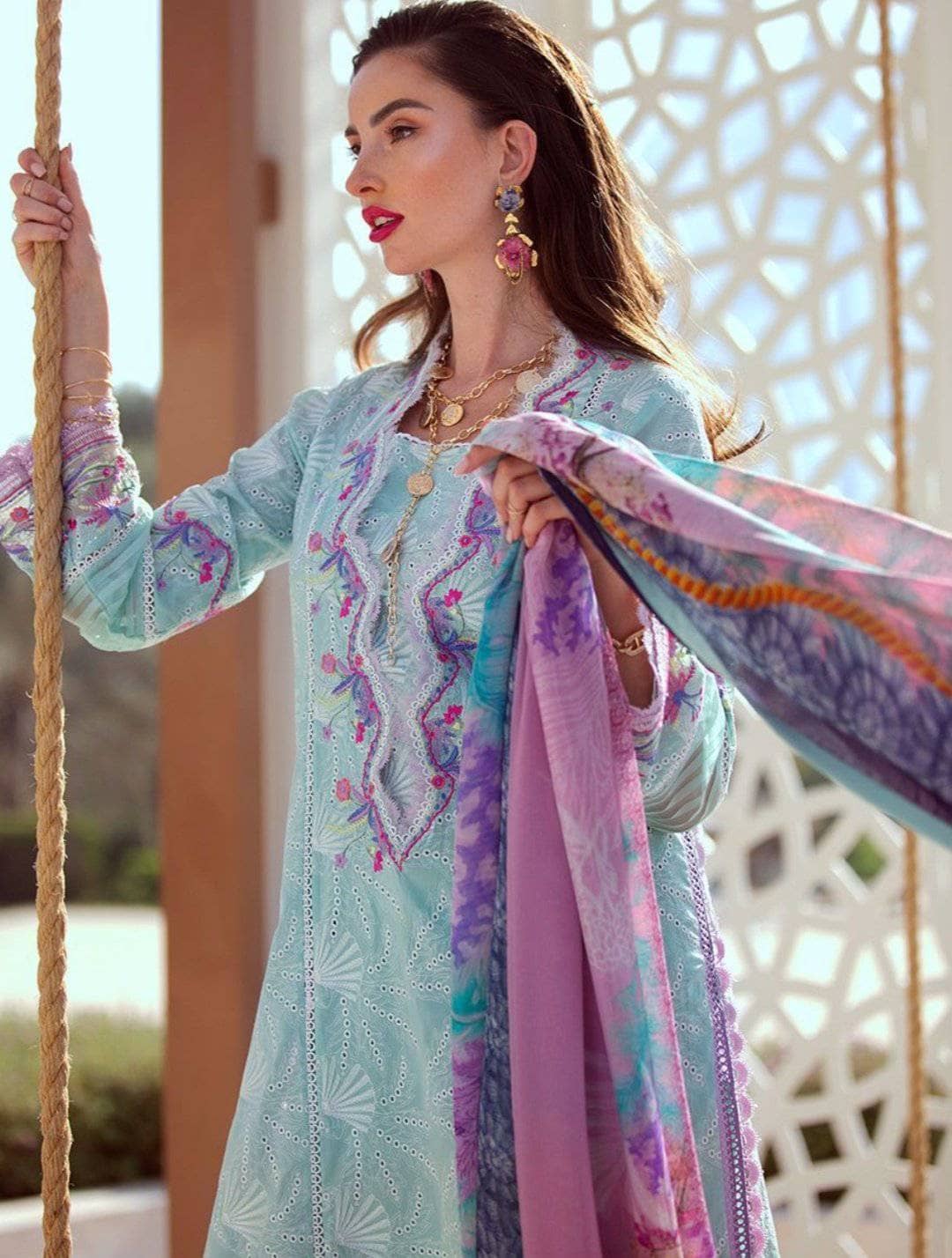 img_farah_talib_aziz_lawn_2021_awwal_boutique