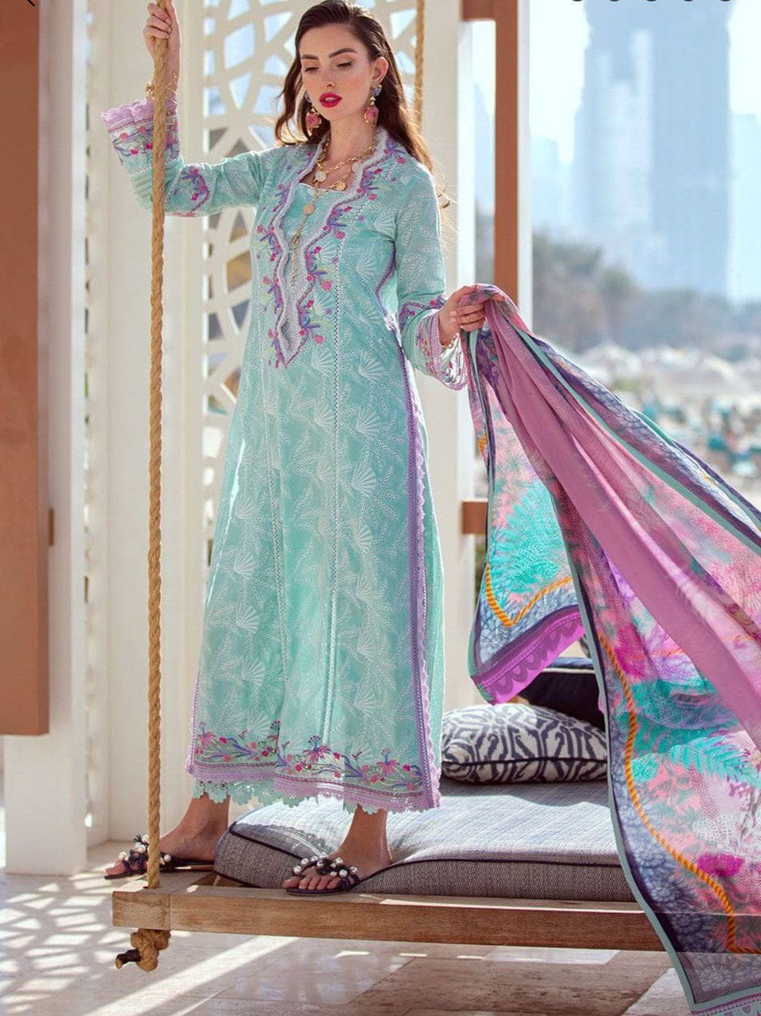 img_farah_talib_aziz_lawn_2021_awwal_boutique