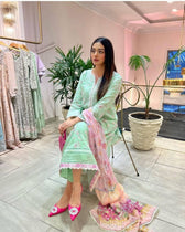 img_farah_talib_aziz_lawn_23_awwal_boutique