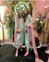 img_farah_talib_aziz_lawn_23_awwal_boutique